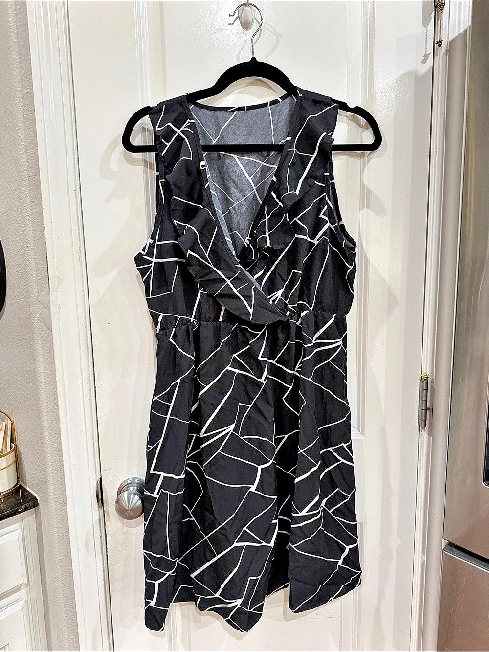 SHEIN Abstract Wrap Midi Dress in Black & White Size 0XL